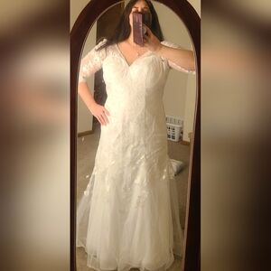 Elegant White Lace And Tulle Wedding Dress